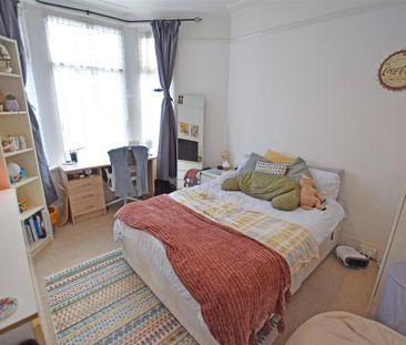 4 bedroom terraced house to rent - Photo 5