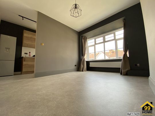 2 bed Flat in Bulstrode Avenue , Hounslow, TW3 3AD - Photo 1