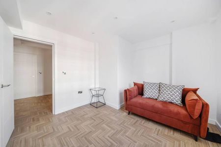 4 bedroom flat to rent - Photo 2