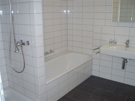 "Mitten im Stadtzentrum mit grosser Terrasse!" - Photo 5