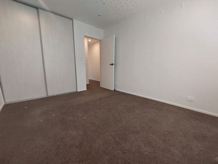 Modern Family Home - Photo 4