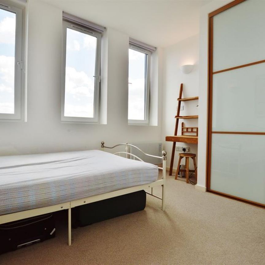 1 bedroom Flat To Let - Photo 1