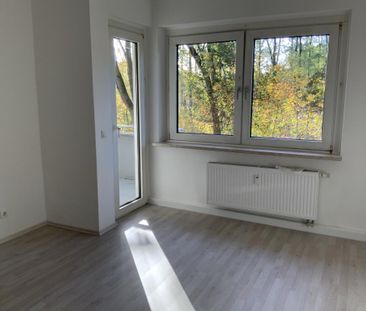 Renovierte 3-Zimmer-Wohnung in Gelsenkirchen Resser Mark zu vermieten! - Photo 1