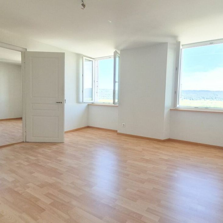 Luminous 3.5 room apartment in Ponts-de-Martel - Photo 1