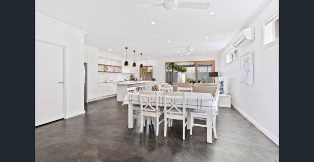 Fully furnished Townhouse in the Heart of Palm Beach - Photo 1