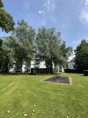 Dachgeschosswohnung mit großzügigem Grundriss, möblierter Küche und Balkon ins Grüne - Photo 4