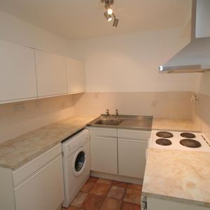 1 bedroom Terraced House to let - Photo 2