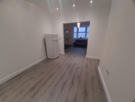 3 bedroom House To Let - Photo 2