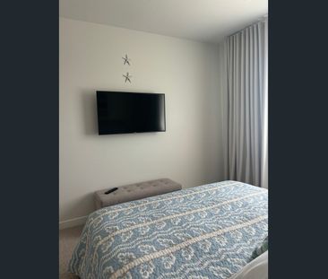 Modern, fully furnished, 3 bedroom, 3 bathroom townhouse in the hea... - Photo 6