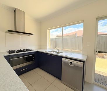 3-Bedroom Rental House with 2 Bathrooms in Hilbert - Your Next Home... - Photo 6