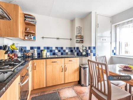 2 bedroom flat to rent - Photo 5