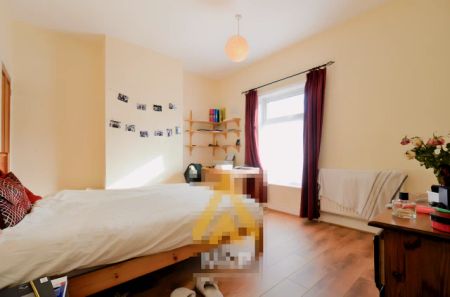 3 Bedroom 1 Bathroom - Photo 3