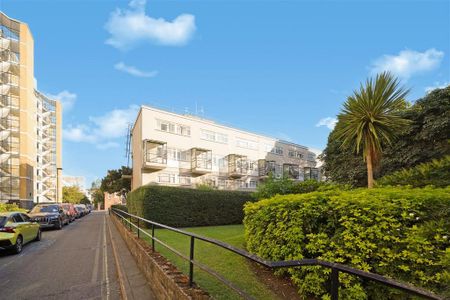 3 bedroom flat to rent - Photo 5