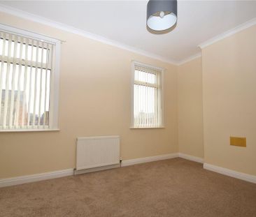 2 bedroom end of terrace house to rent - Photo 5