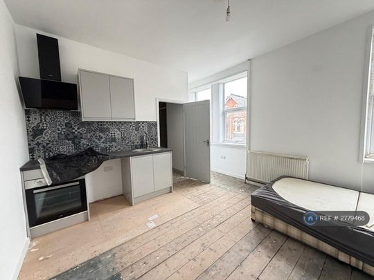 1 bedroom in a house share to rent - Photo 1