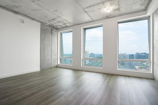 From bold architecture to sweeping skyline views, Skyla is where downtown Montréal living reaches its peak — in style - Photo 1