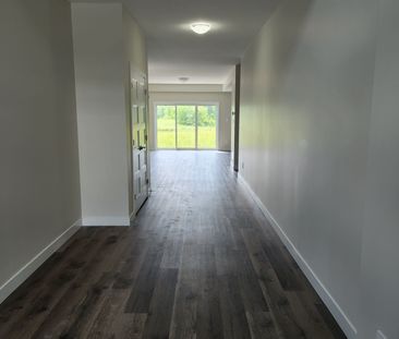 For Lease - 6825 Royal Magnolia Avenue, London South, Ontario - Photo 3