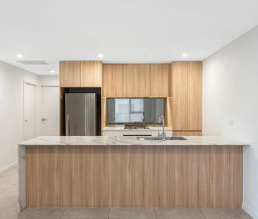 Three Bedroom Apartment in Sought-After 'Schofield Gardens' Complex - Photo 2