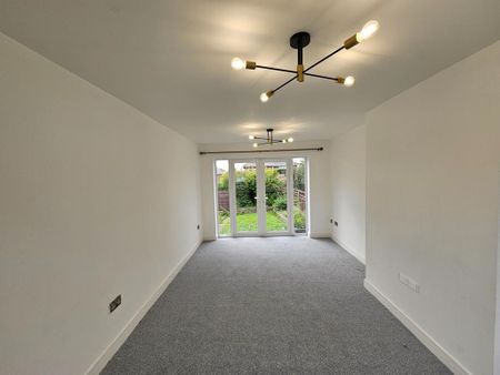 3 bedroom semi-detached house to rent - Photo 2