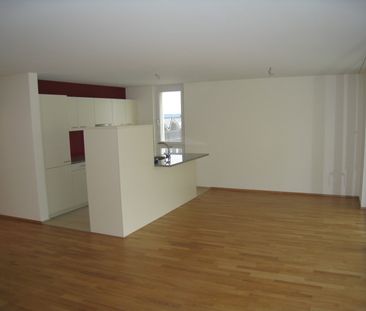 Moderner Ausbau - Grosszügige Räume - Photo 1