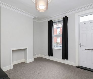 3 bedroom Terraced House to rent - Photo 3