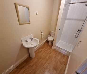 6 Bed Student Accommodation - Photo 2
