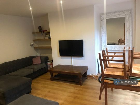 4 bedroom terraced house to rent - Photo 1