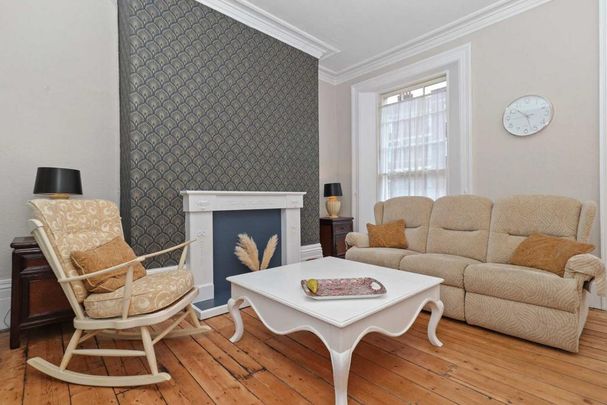 1 bedroom in a house share to rent - Photo 1