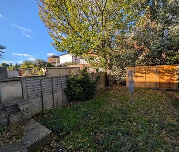 Dyer Road, SO15 - Photo 5