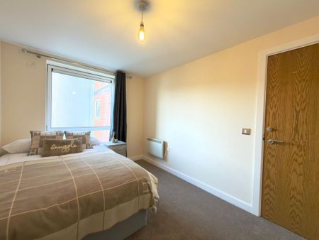 1 bedroom in a flat share to rent - Photo 3