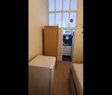 Studio Flat, Howley Place, W2 - Photo 1