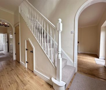 4 bedroom detached house to rent - Photo 2