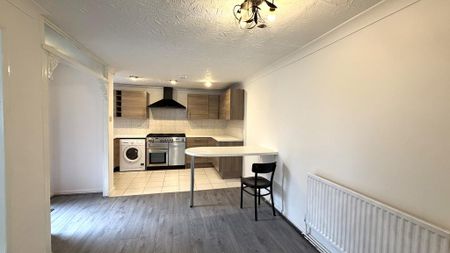4 bedroom terraced house to rent - Photo 3
