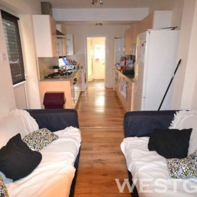 6 Bed - Grange Avenue, Uni Area - Photo 1