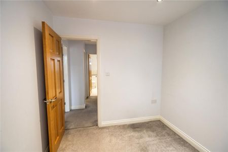 3 bedroom semi-detached house to rent - Photo 2