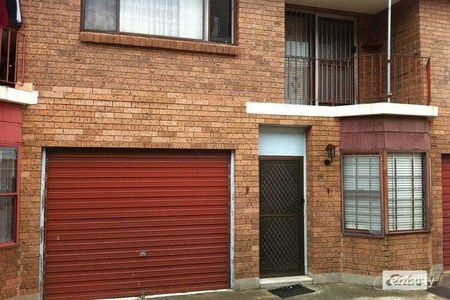 Convenient 3-Bedroom Townhouse – Minutes from Cabramatta CBD! - Photo 3