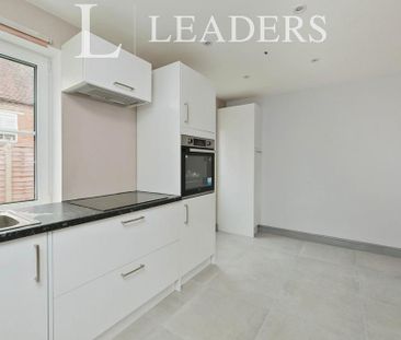 3 bedroom detached house to rent - Photo 3