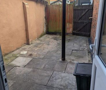4 bedroom terraced house to rent - Photo 2