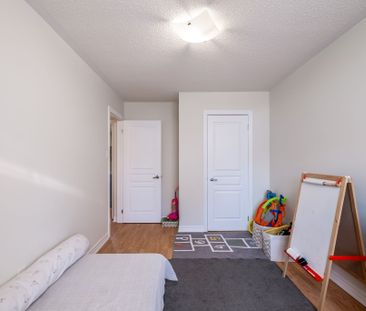 For Lease - 8 Stookes Crescent, Richmond Hill, Ontario - Photo 1