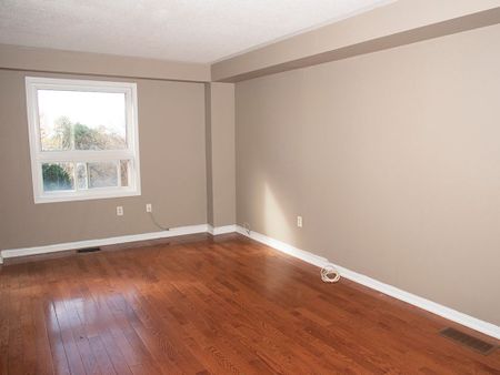 For Lease - 1054 Southport Drive, Oshawa, Ontario - Photo 3
