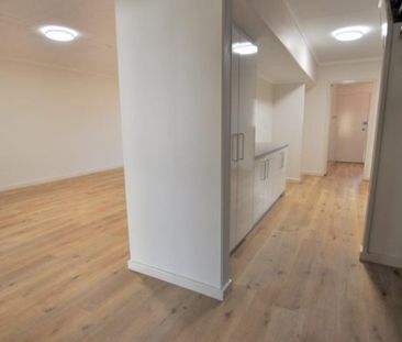 TERRIFIC TOWNHOUSE - 4x1 Renovated + Low Maintenance Yard - Photo 3