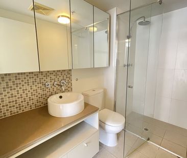 Repainted Premium 2-Bedroom, 2-Bathroom Apartment with 1 Car Park - Photo 5