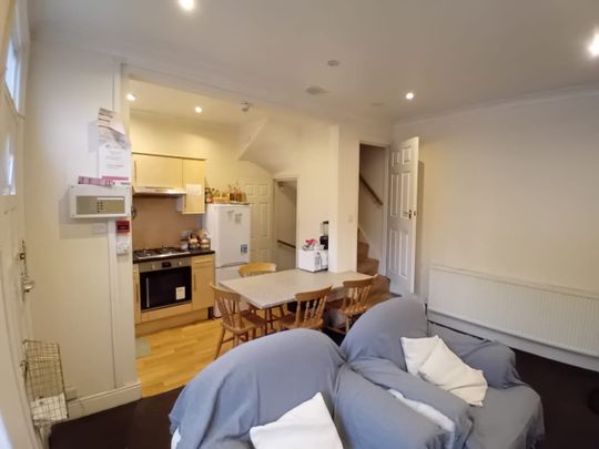 3 Bed - 67 Beechwood Terrace, Burley, Leeds - LS4 2NG - Student - Photo 1