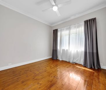 Charming Family Living in a Prime Coburg Location - Photo 5