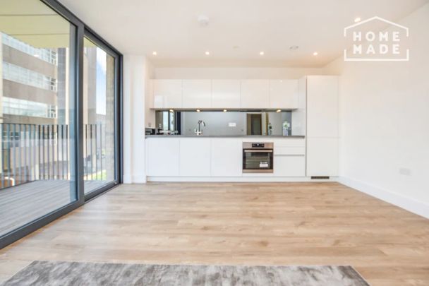 Sandown House, Staines, TW18 - Photo 1