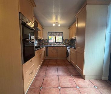 5 bedroom detached house to rent - Photo 2
