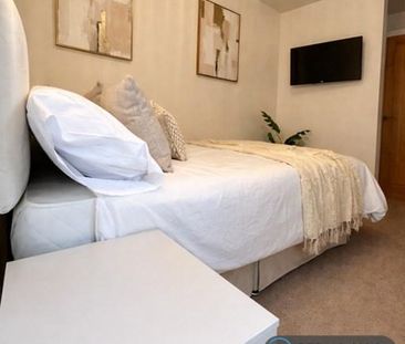 1 bedroom in a house share to rent - Photo 2