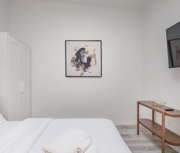 1216 Stanley, Spacious 3-Bedroom Apartment for Rent! - Photo 2