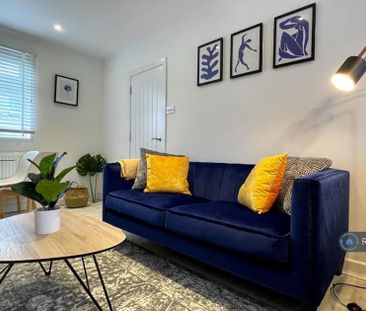 4 bedroom semi-detached house to rent - Photo 3