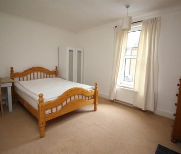 4 bedroom terraced house to rent - Photo 5